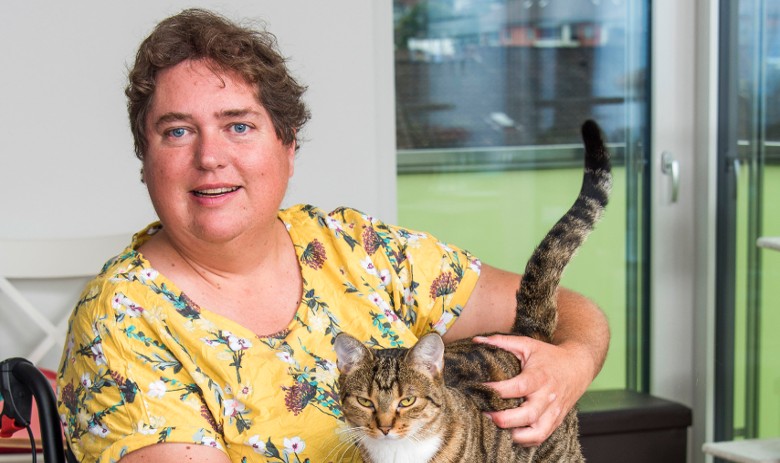 Nicole Nyfeler Nicole Nyfeler mit ihrer Katze
